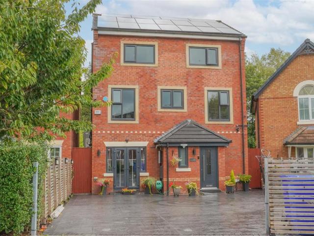 House for sale in Georgia, Greater Manchester