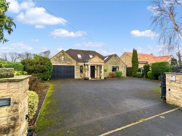 House for sale in Burton Salmon, North Yorkshire