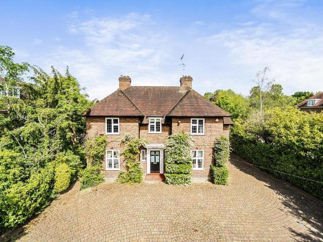 House for sale in Harrow Weald, Isle Of Man