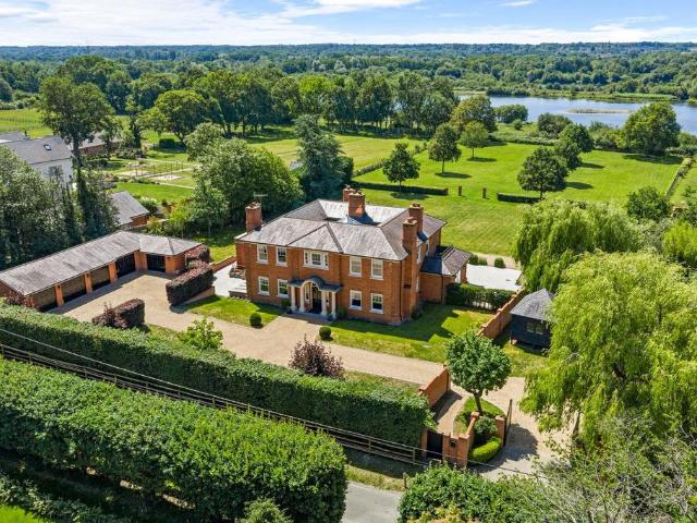 House for sale in Finchampstead
