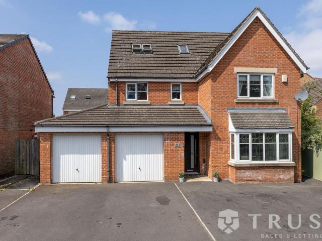 House for sale in Gomersal, West Yorkshire