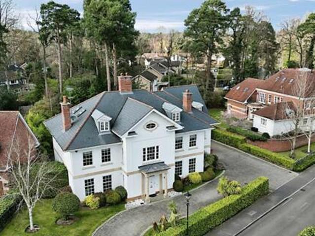 House for sale in Ascot