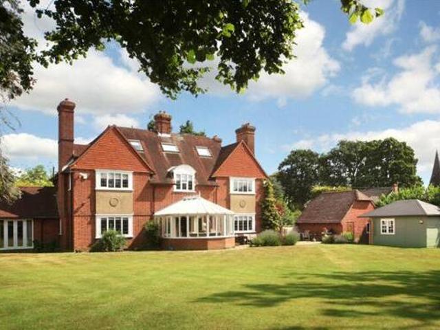 House for sale in Ascot