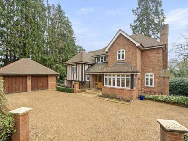 House for sale in Ascot