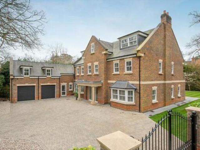 House for sale in Ascot