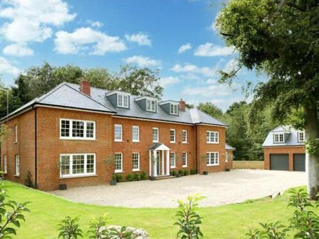 House for sale in Ascot