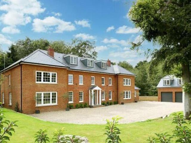 House for sale in Ascot