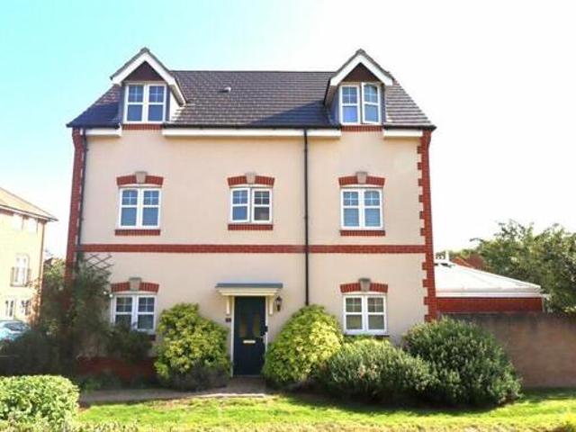 House for sale in Heol-las, Surrey