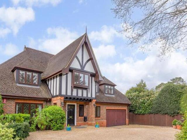 House for sale in Heol-las, Surrey