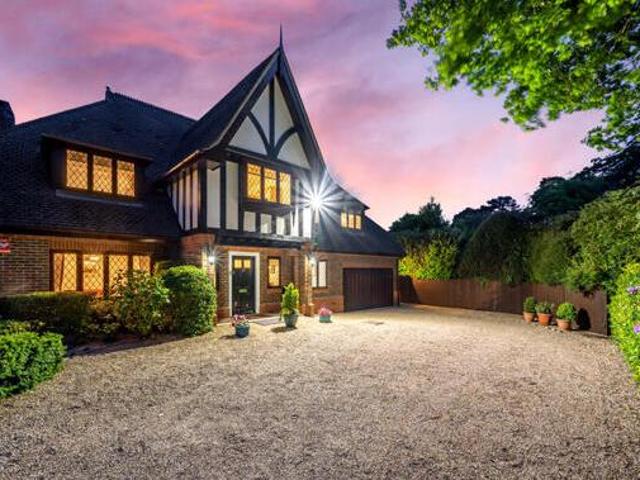 House for sale in Heol-las, Surrey