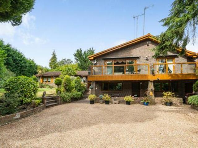 House for sale in Heol-las, Surrey