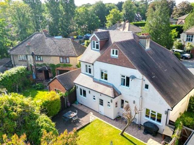 House for sale in Heol-las, Surrey