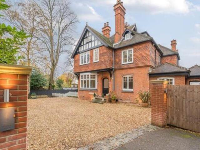 House for sale in Old Dean, Heol-las
