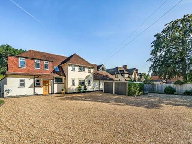 House for sale in Heol-las, Surrey