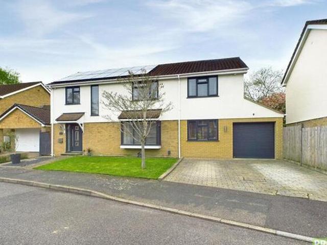 House for sale in Heol-las, Surrey