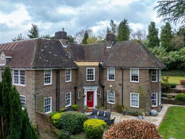 House for sale in Hillview, Surrey