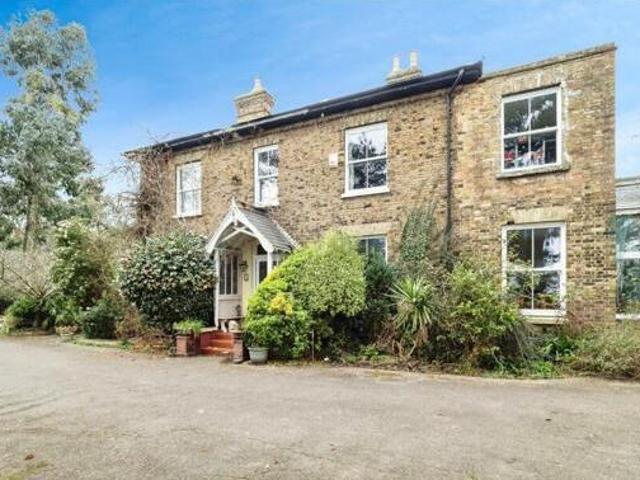 House for sale in Chigwell, Epping