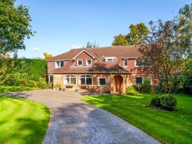 House for sale in Chessington