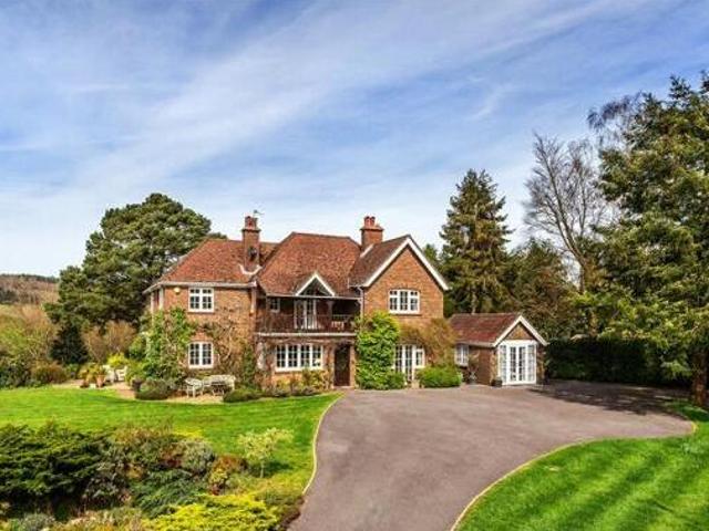 House for sale in Pachesham Park, Surrey