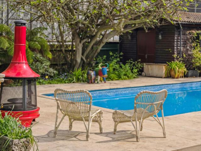 Farm for sale in Twickenham, Greater London
