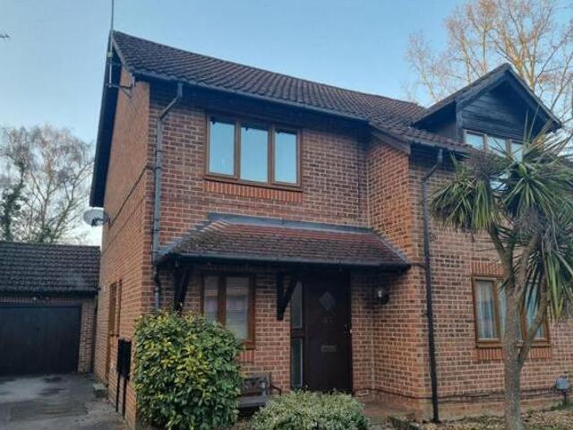 House for sale in The Crescent, Farnborough