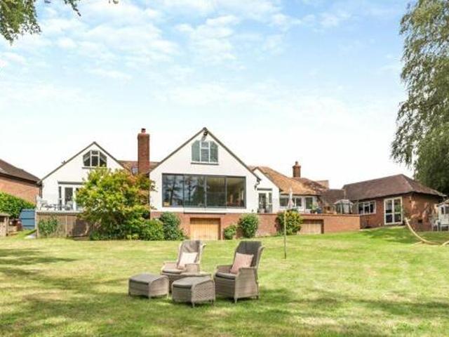 House for sale in Farnham, Waverley