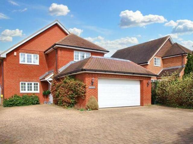House for sale in Farnham, Waverley