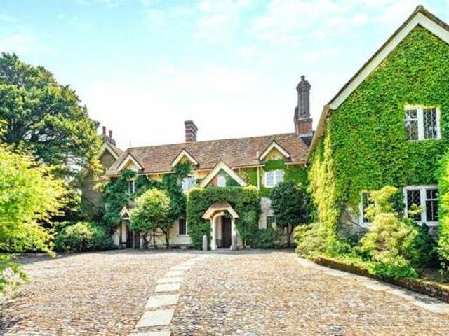 House for sale in Farnham, Waverley