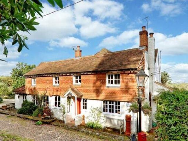 House for sale in Farnham, Waverley
