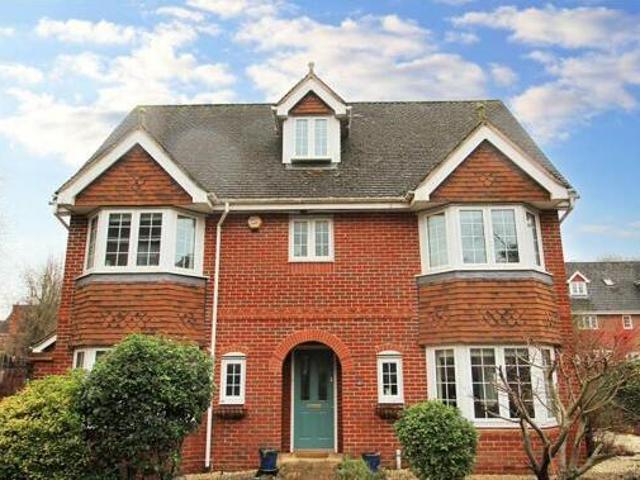 House for sale in Fleet, Hart