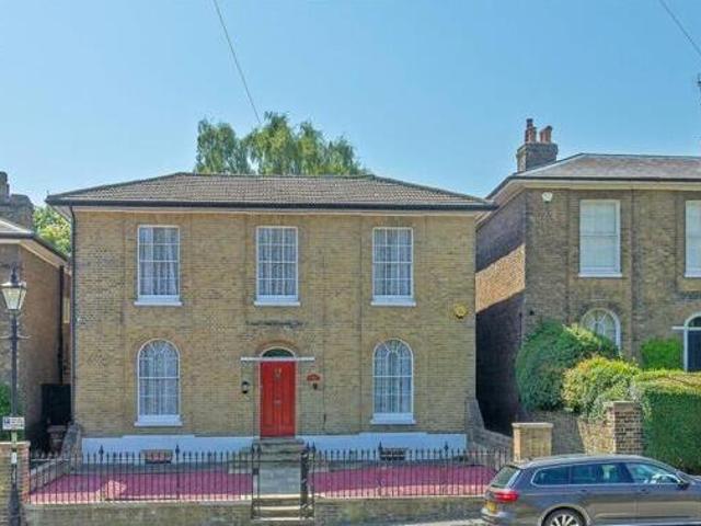 House for sale in Brompton, Gillingham
