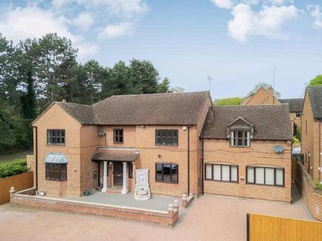 House for sale in Northampton, Northamptonshire