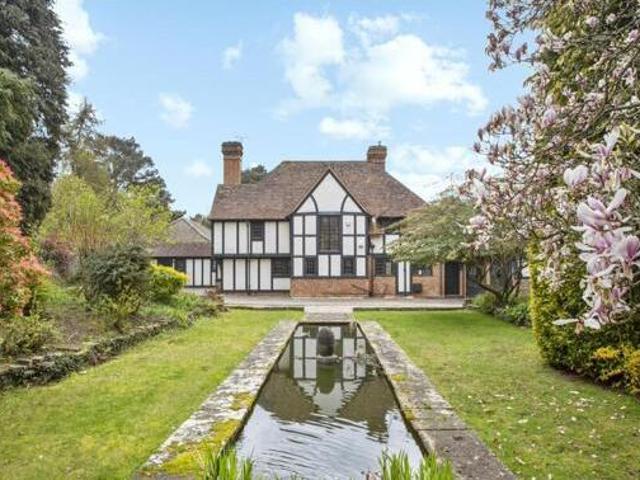 House for sale in Fole, Surrey