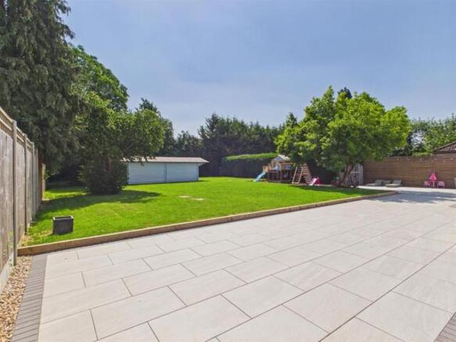 Farm for sale in Uckington, Pamington