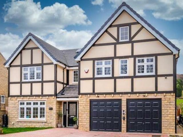 House for sale in Huddersfield, West Yorkshire