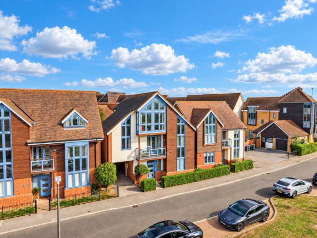Farm for sale in Milton Keynes Village, Milton Keynes