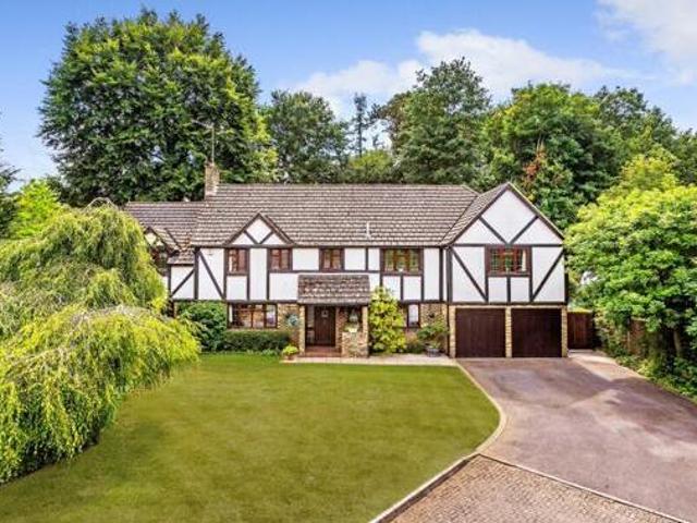 House for sale in Pachesham Park, Surrey