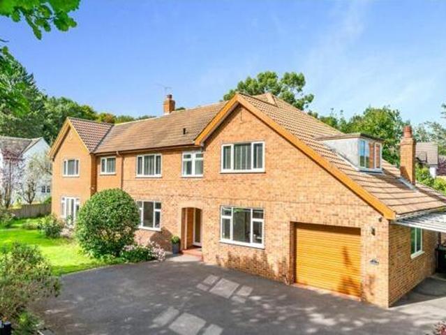 House for sale in Weetwood, West Yorkshire