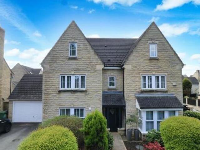House for sale in Tranmere Park, Guiseley