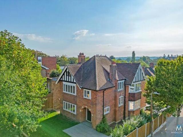 House for sale in Loughton, Epping Forest