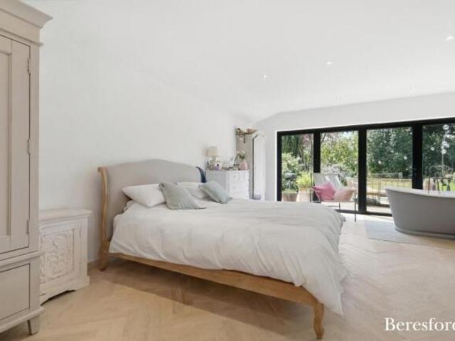 Farm for sale in Pilgrims' Hatch, Navestock Side