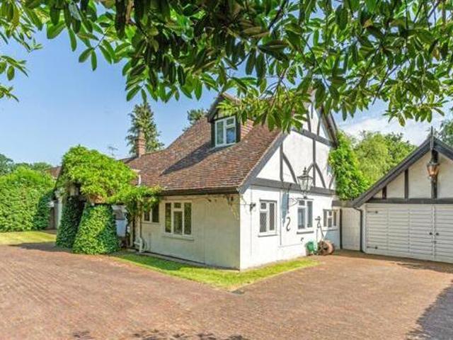House for sale in Batchworth, Hertfordshire