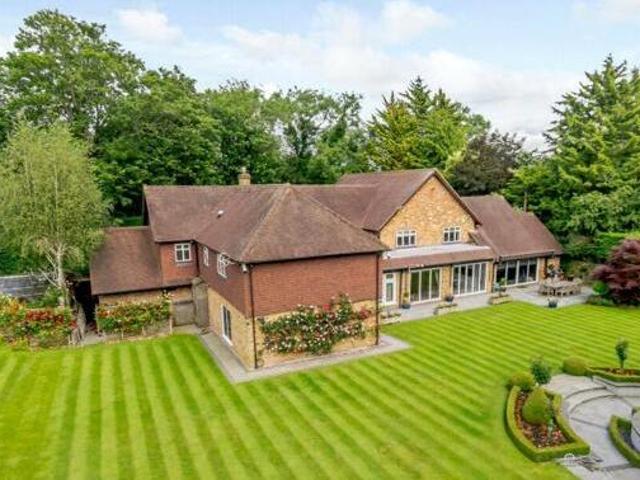 House for sale in Batchworth, Hertfordshire
