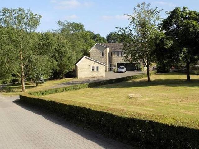 House for sale in Froggatt, East Midlands