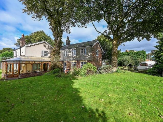 Farm for sale in Melling
