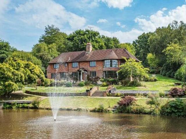 House for sale in Hawkenbury, Sandown Park