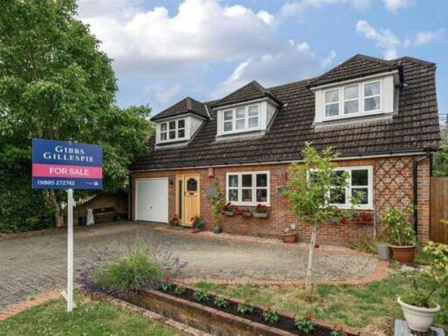 House for sale in Uxbridge, Greater London