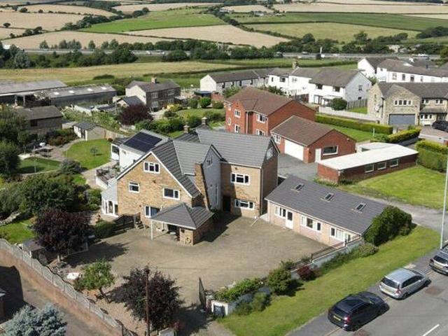 House for sale in Wrenthorpe, West Yorkshire