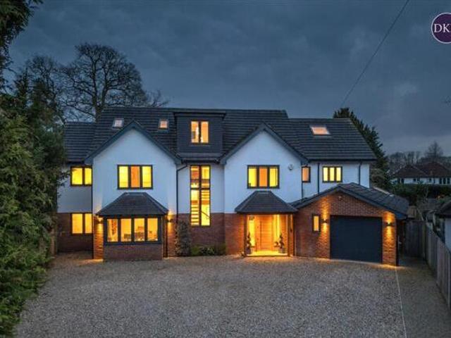 House for sale in Cassiobury Estate, Watford