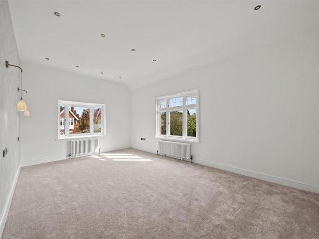 House for rent in East Molesey, Elmbridge